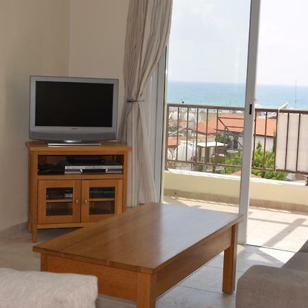 Caiti'S Place Apartment Paphos Bagian luar foto